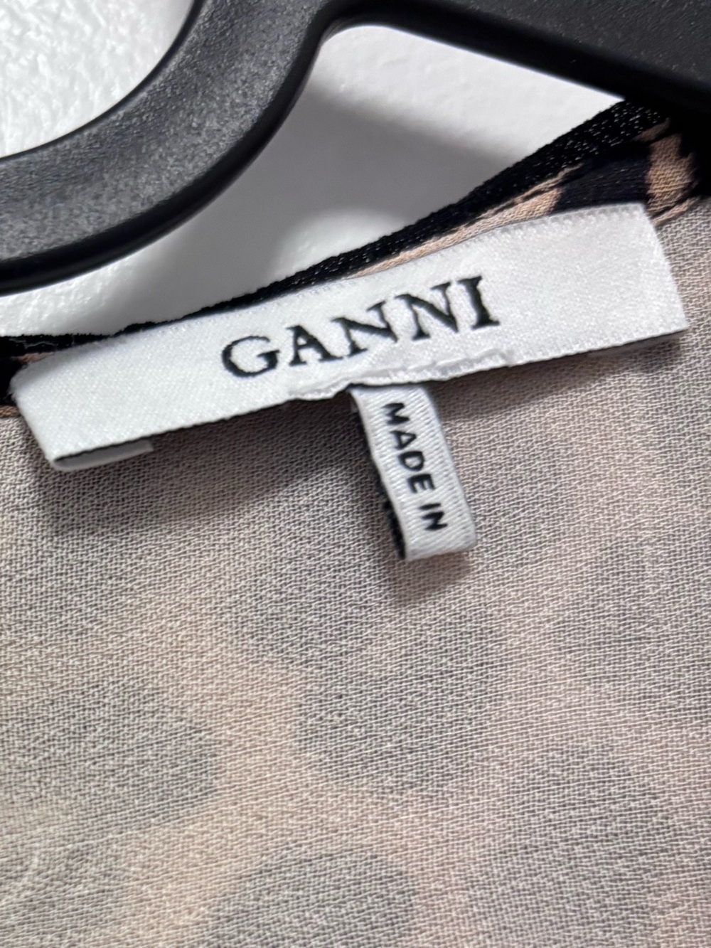 GANNI
MULLIN GEORGETTE TOP - LEOPARD Minor Flaws* - Picture 2 of 16